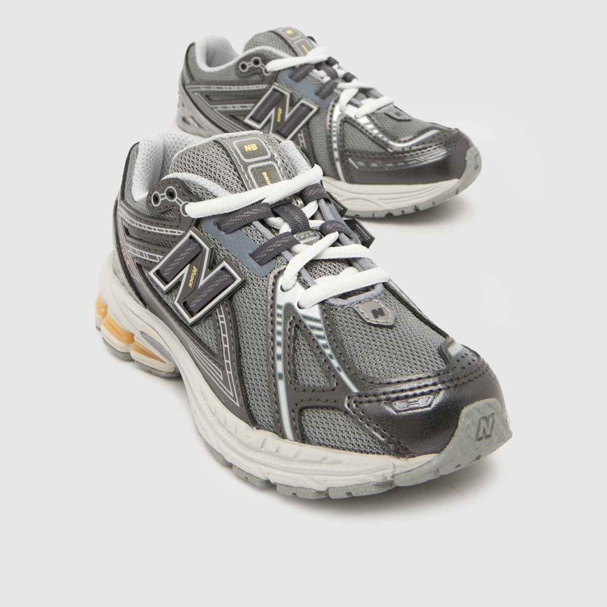 New Balance 1906 Junior in Silver New Balance 1906 4