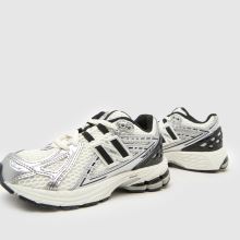 New Balance 1906 Junior in Black & Silver New Balance 1906,4 of 4