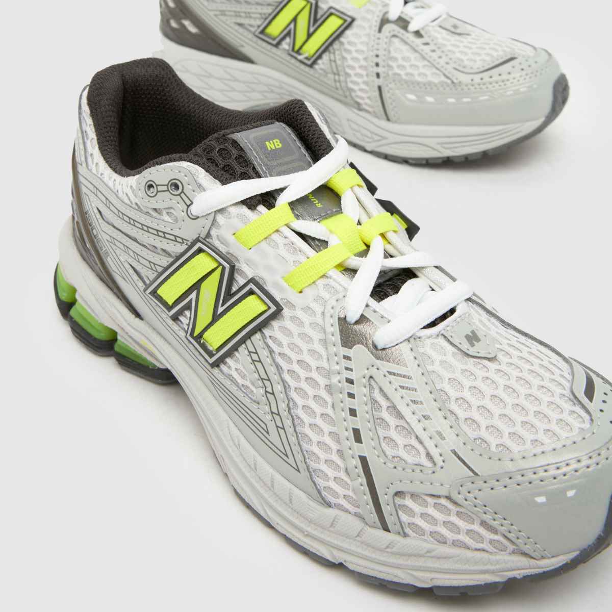 New Balance 1906 Junior in Silver Multi New Balance 1906 4