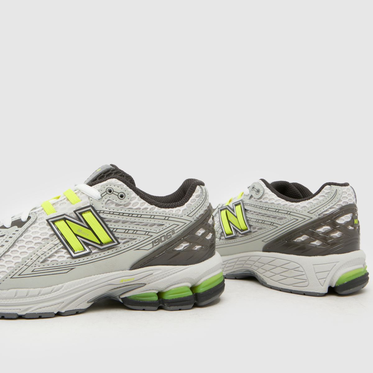 New Balance 1906 Junior in Silver Multi New Balance 1906 7
