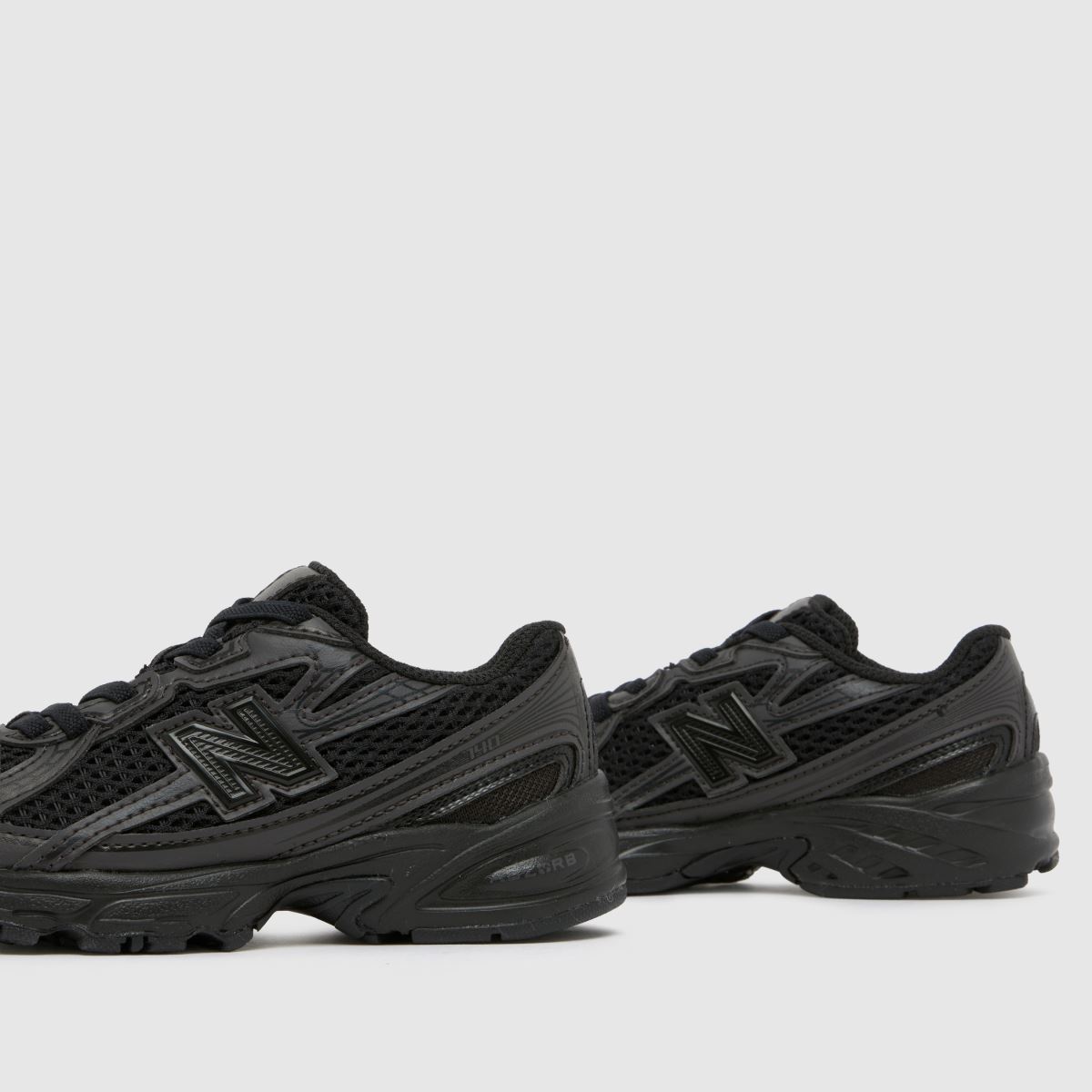 New Balance 740 Junior in Black New Balance 740 7