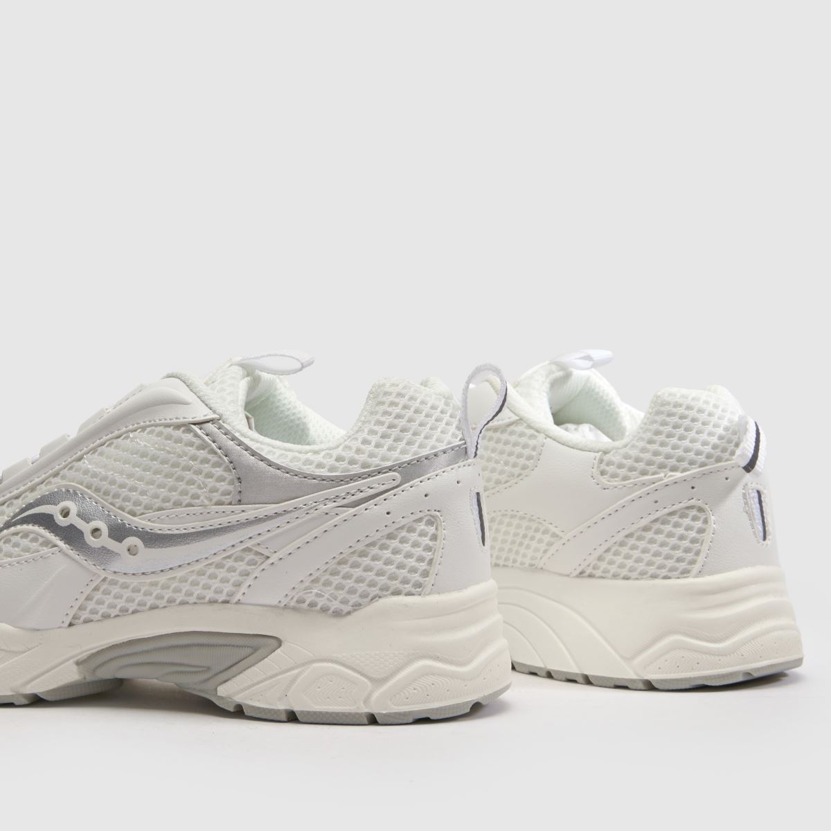 Saucony Volt SE Junior in White & Silver Saucony Volt SE 7