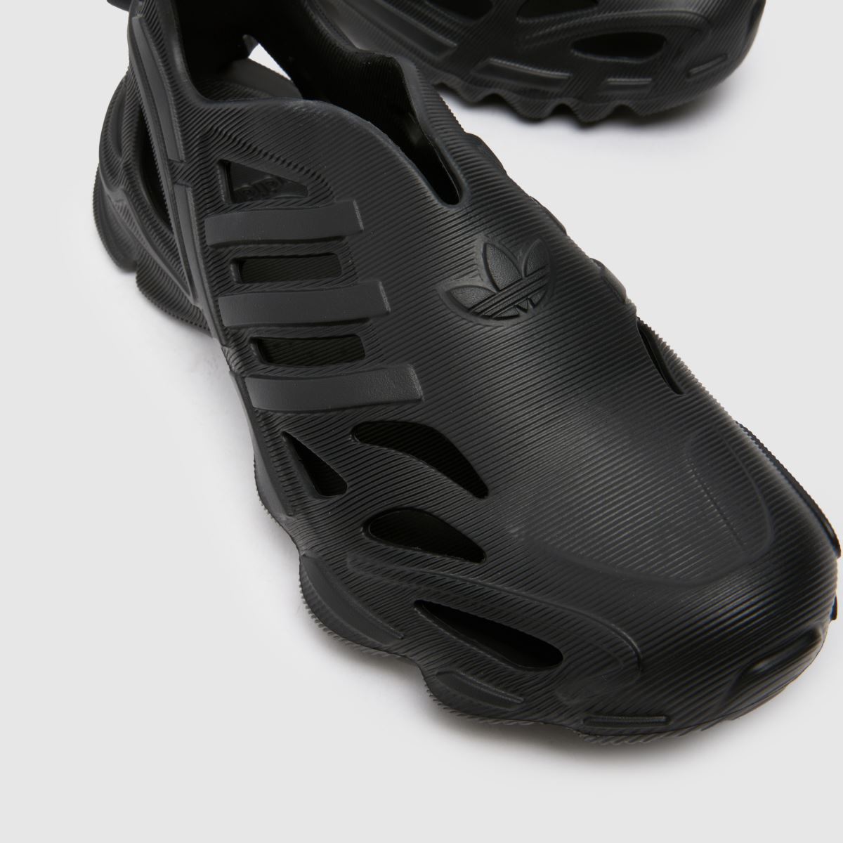 adidas Adifom Supernova Youth in Black adidas Adifom Supernova 4