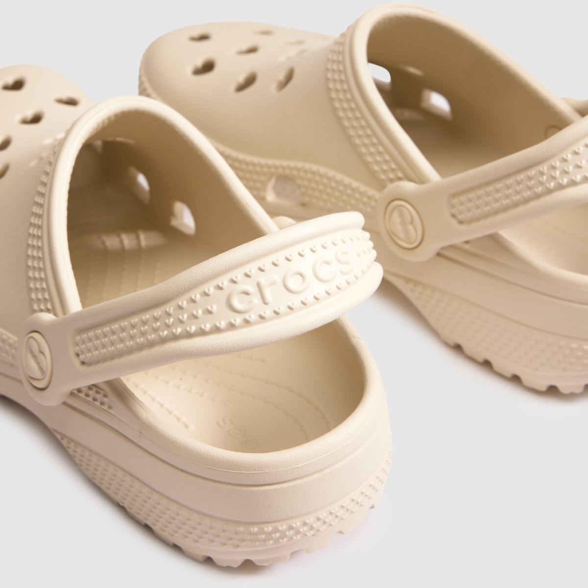 Crocs Classic Hearts Cut Out CLog Youth in Beige Crocs Classic Hearts Cut Out CLog 7