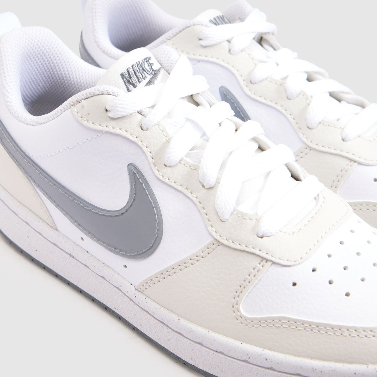 Nike Court Borough Youth in White & grey Nike Court Borough 4