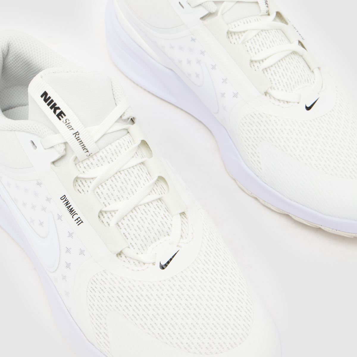 white nike track shoes