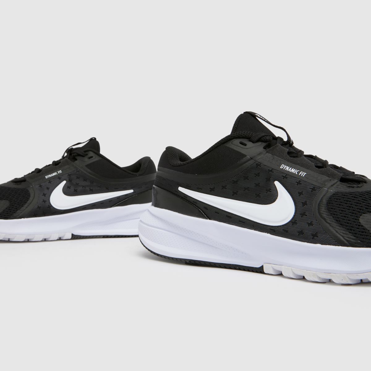 Nike Star Runner 5 Youth in Black & White Nike Star Runner 5 4