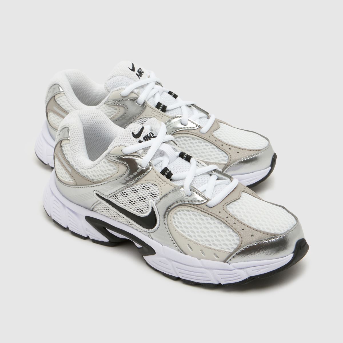 Nike V5 RNR Youth in White & Black Nike V5 RNR 4