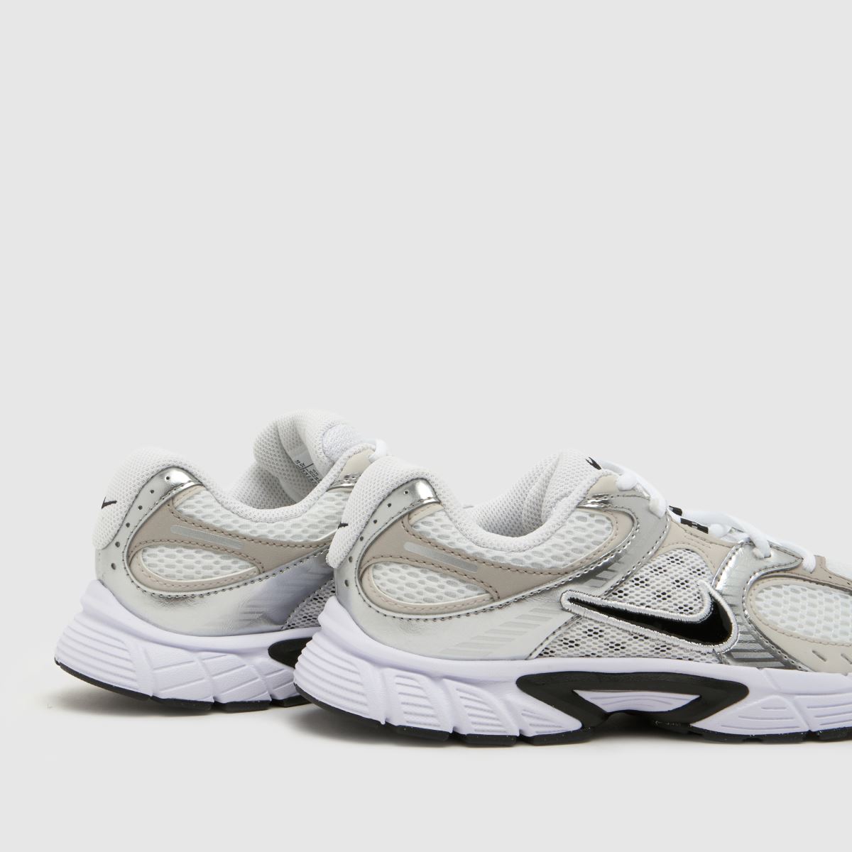 Nike V5 RNR Youth in White & Black Nike V5 RNR 7