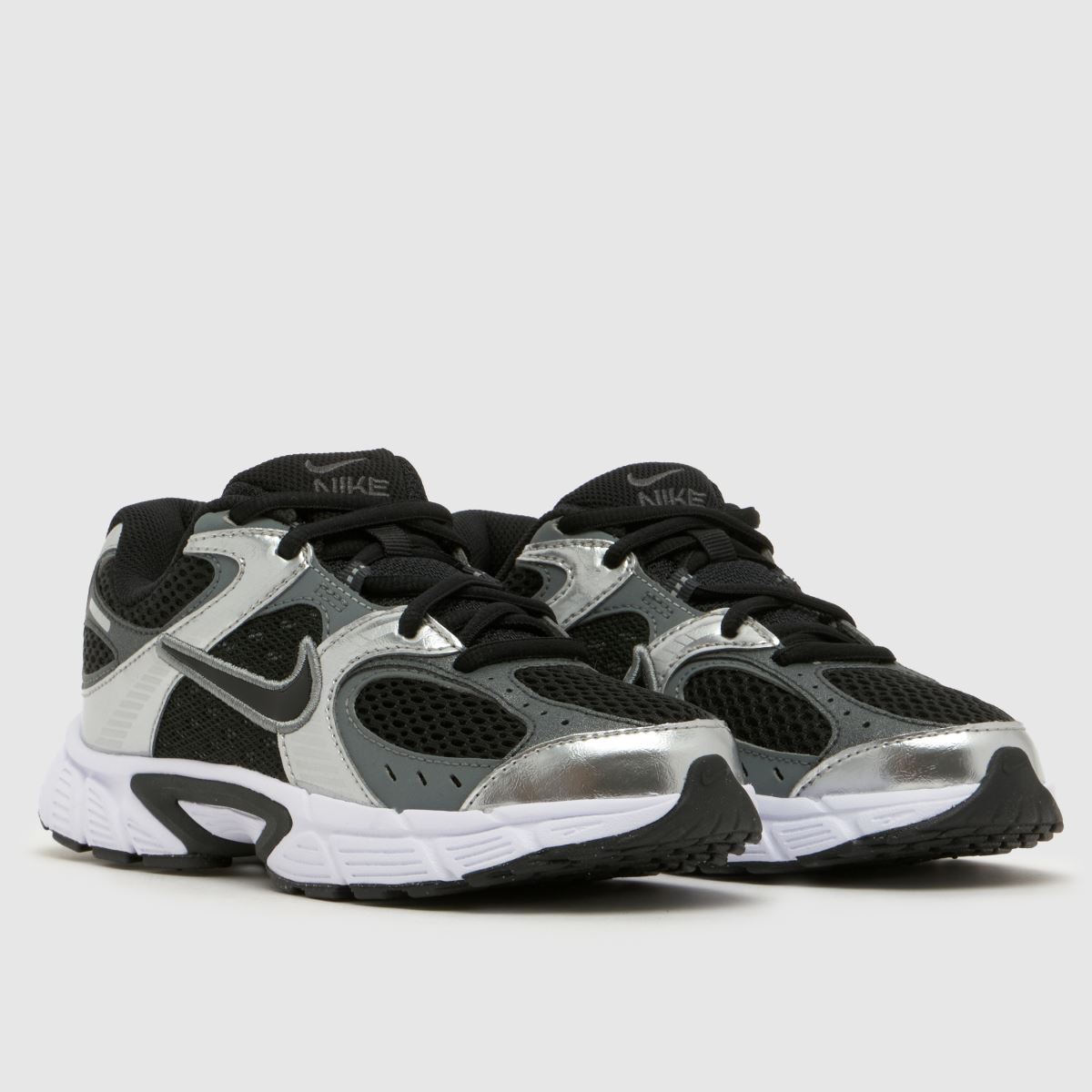 Nike V5 RNR Youth in Black & Grey Nike V5 RNR 1