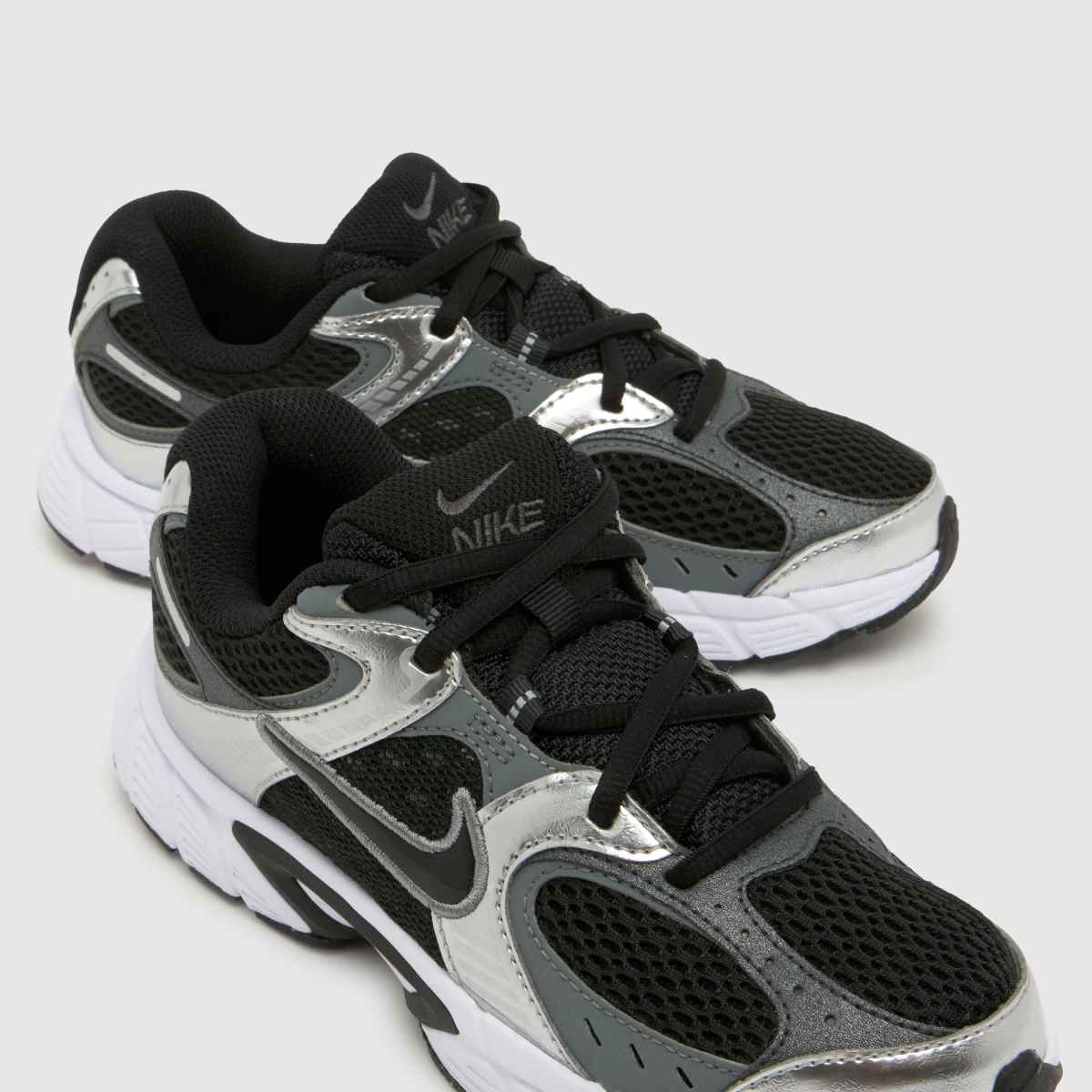Nike V5 RNR Youth in Black & Grey Nike V5 RNR 4