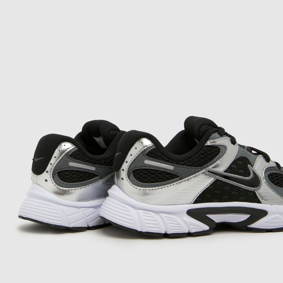 Nike V5 RNR Youth in Black & Grey Nike V5 RNR 7