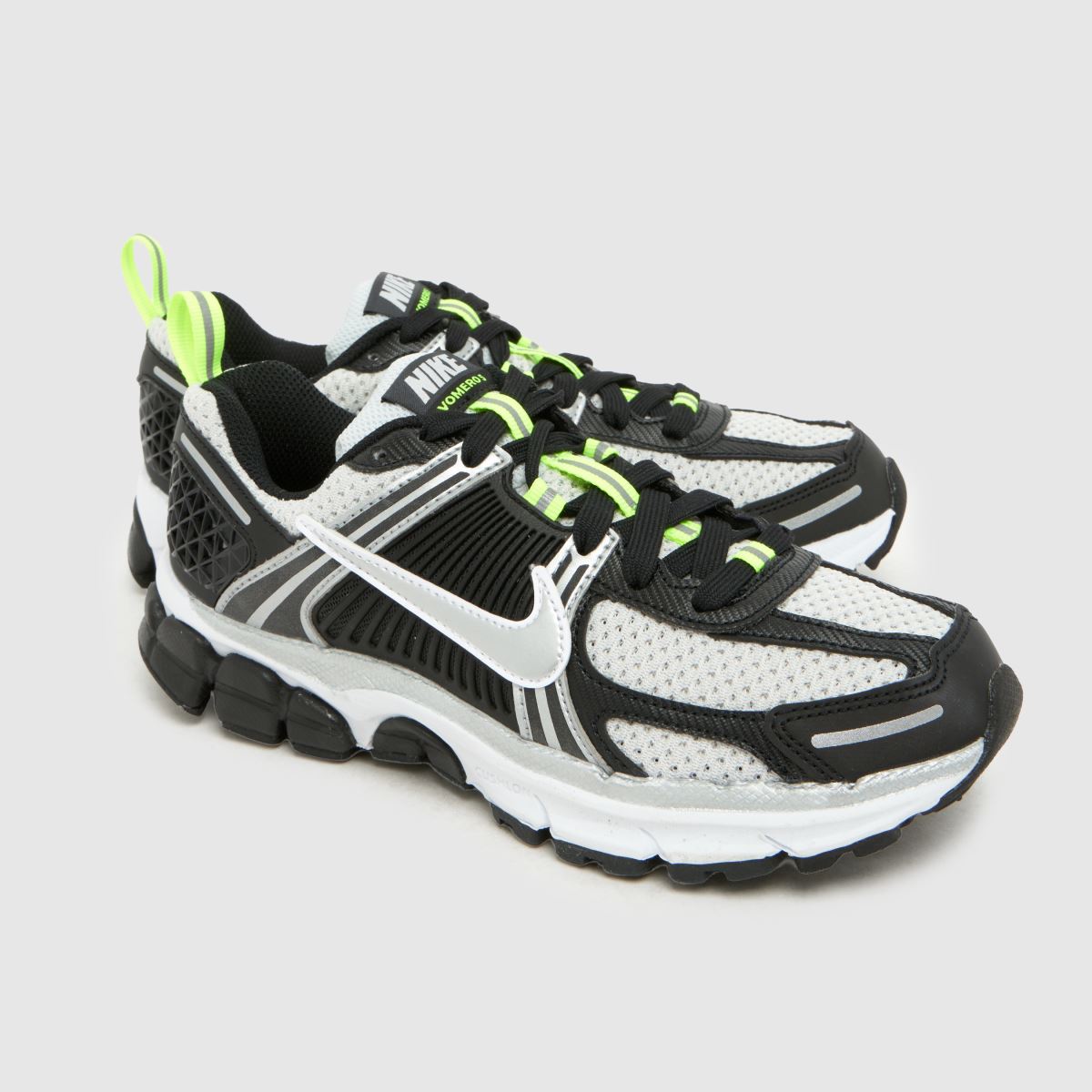 Nike Vomero 5 Youth in Black & Silver Nike Vomero 5 4
