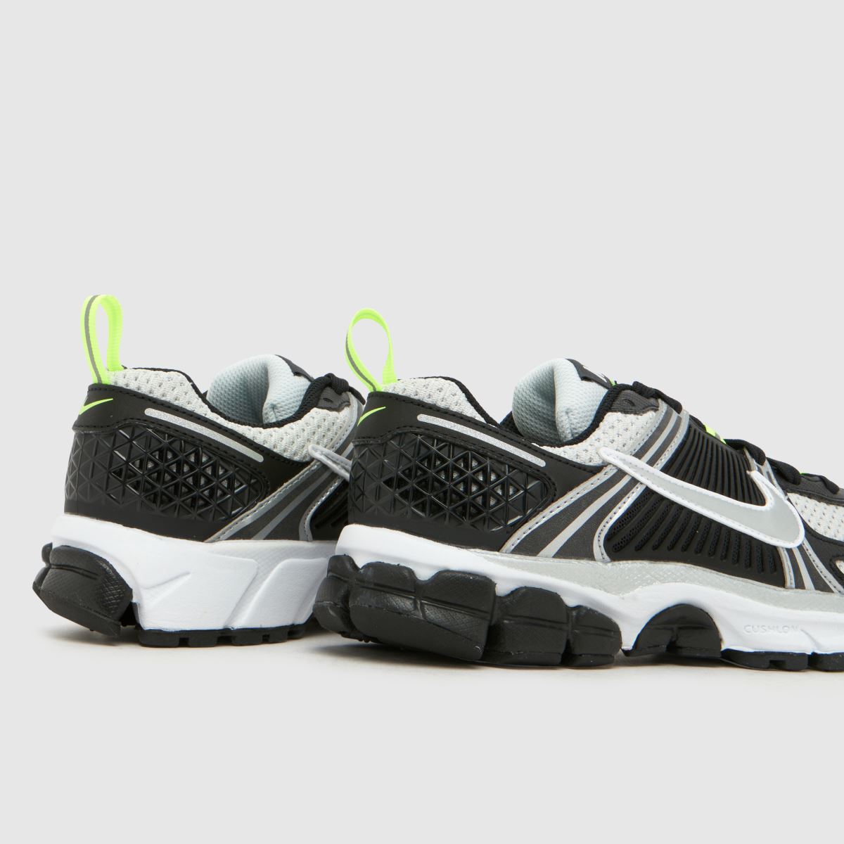 Nike Vomero 5 Youth in Black & Silver Nike Vomero 5 7
