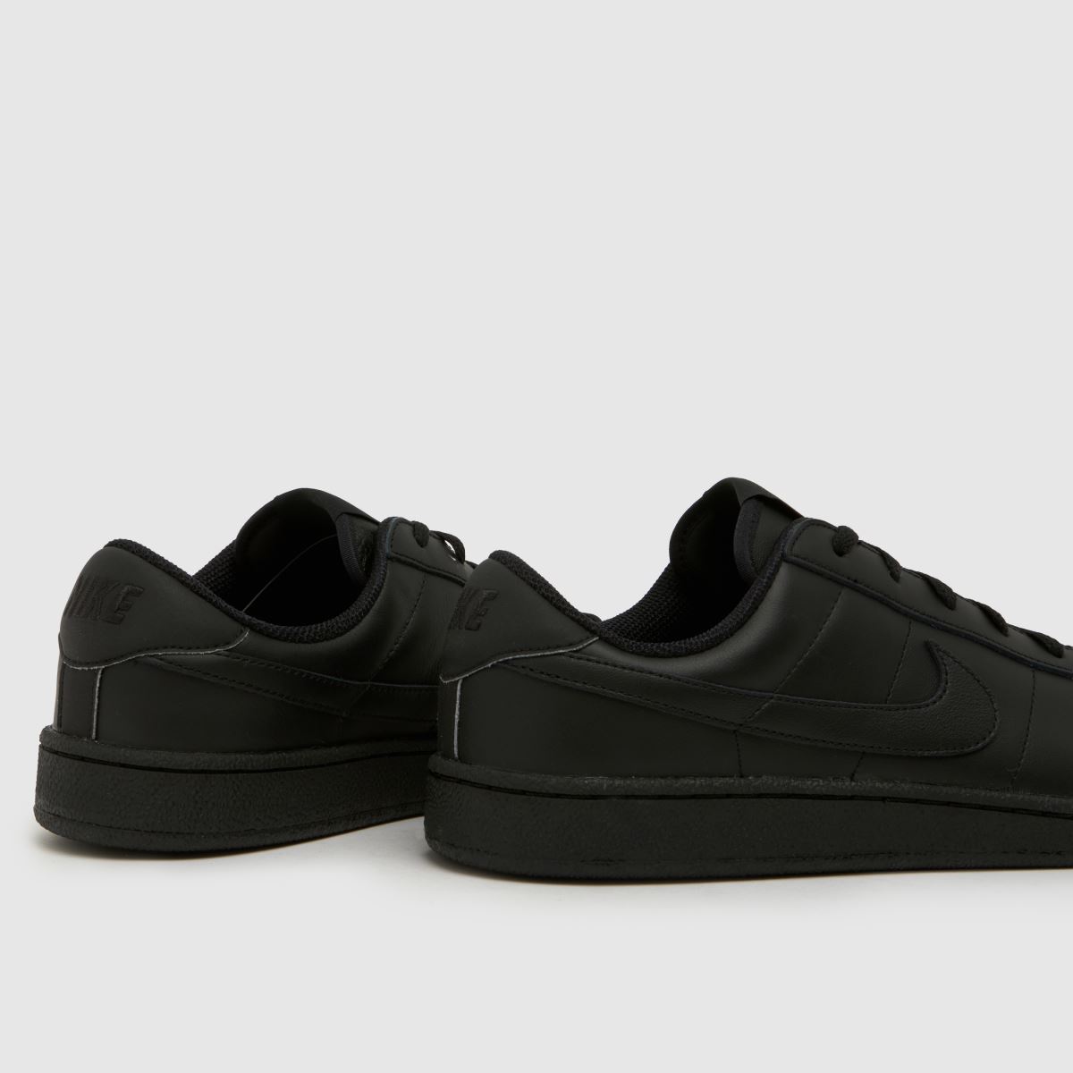 Nike Tennis Classic Youth in Black Nike Tennis Classic 7