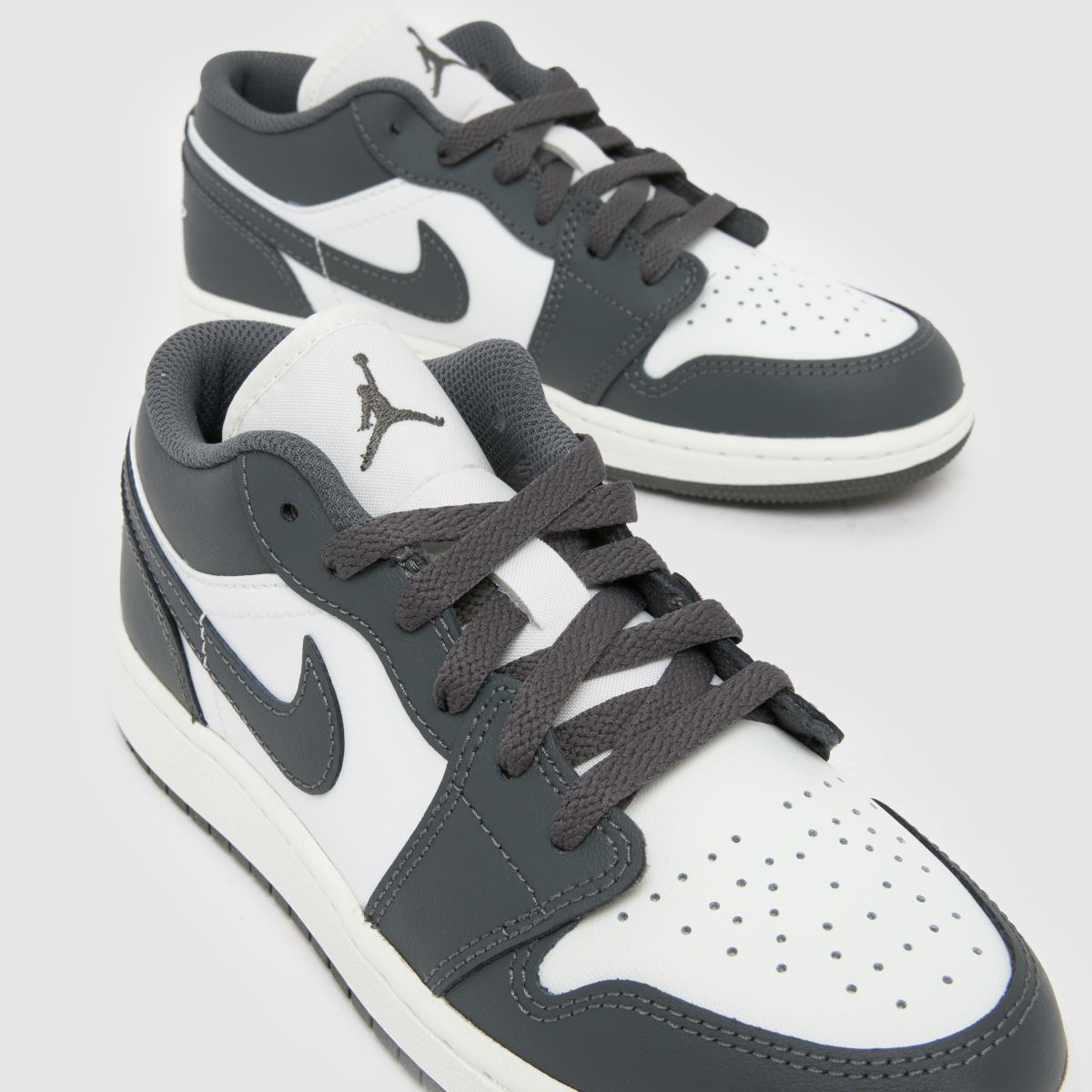 Nike Jordan Air Jordan 1 Low Youth in White & grey Nike Jordan Air Jordan 1 Low 4