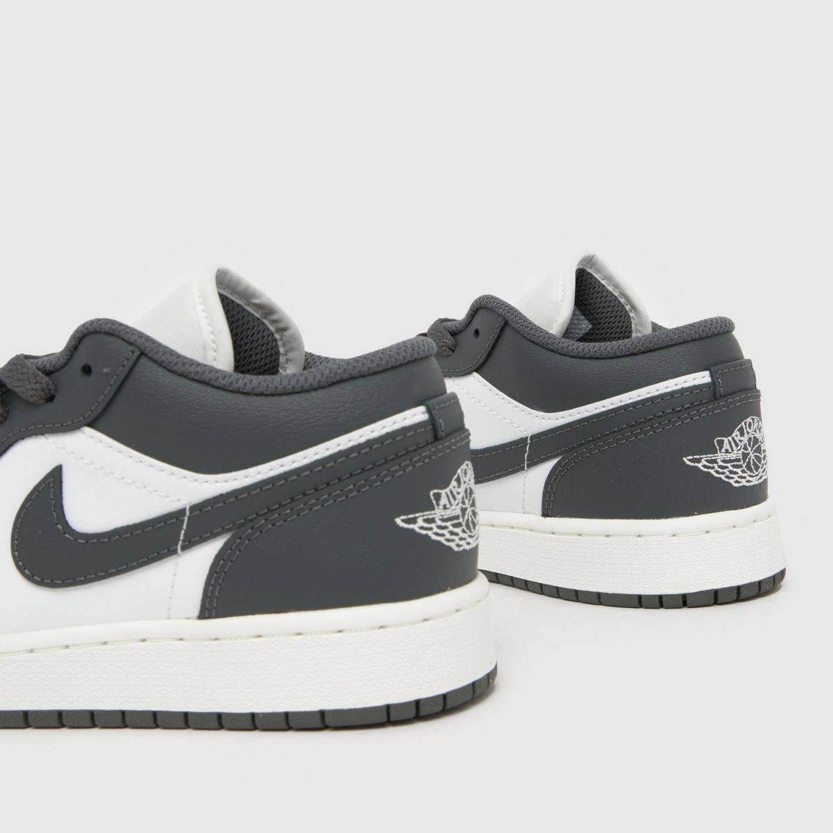 Nike Jordan Air Jordan 1 Low Youth in White & grey Nike Jordan Air Jordan 1 Low 7