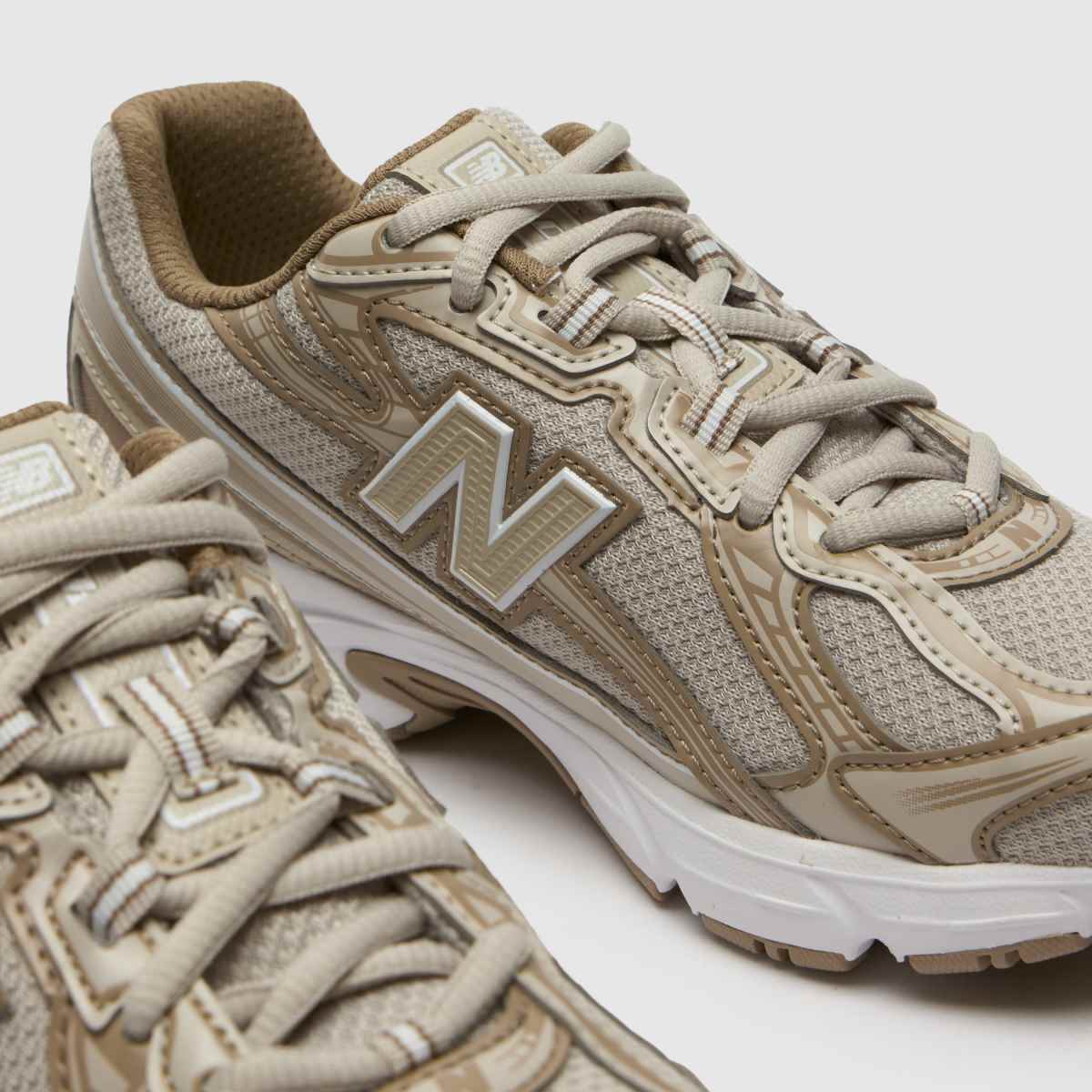 New Balance 740 Youth in Beige New Balance 740 4