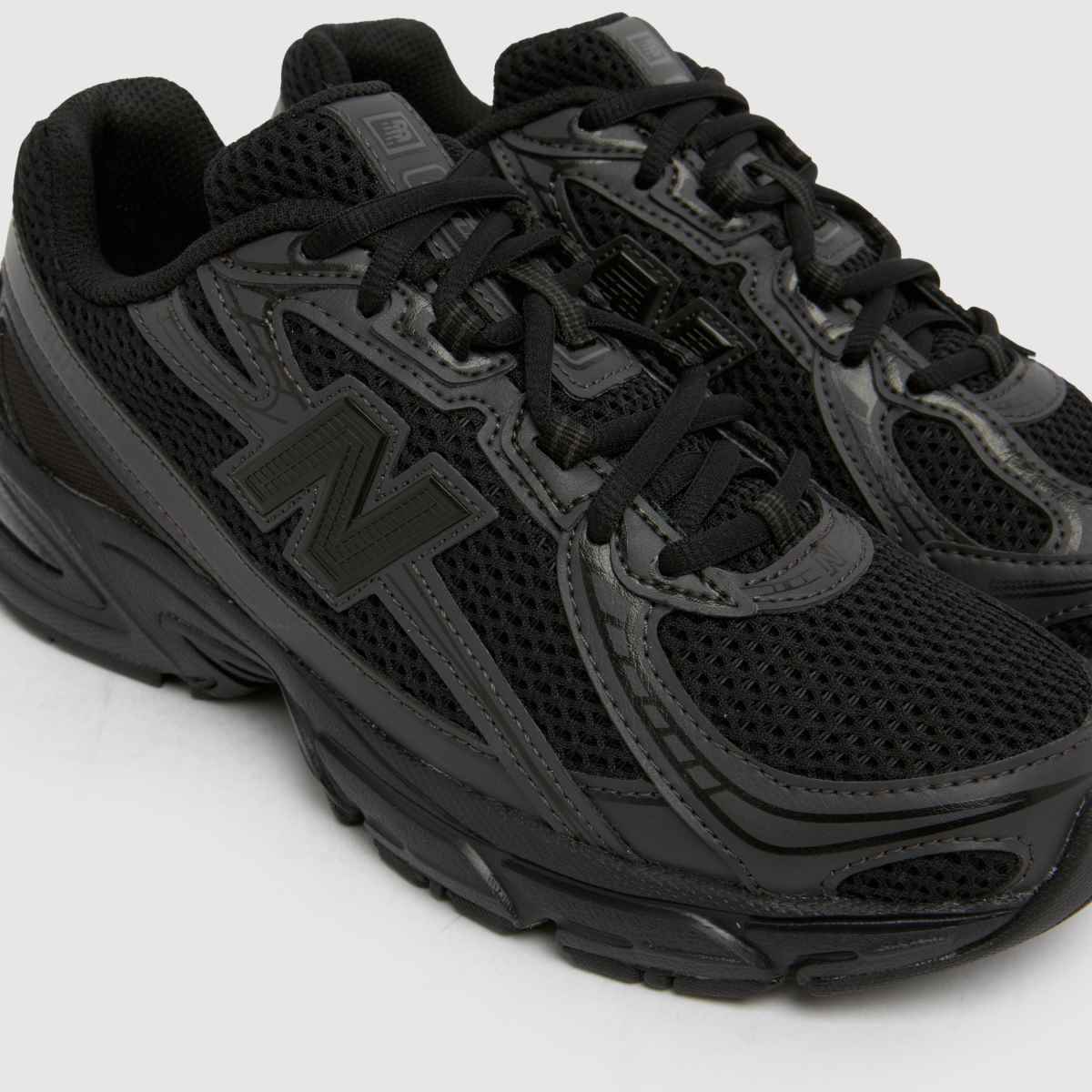 New Balance 740 Youth in Black New Balance 740 4