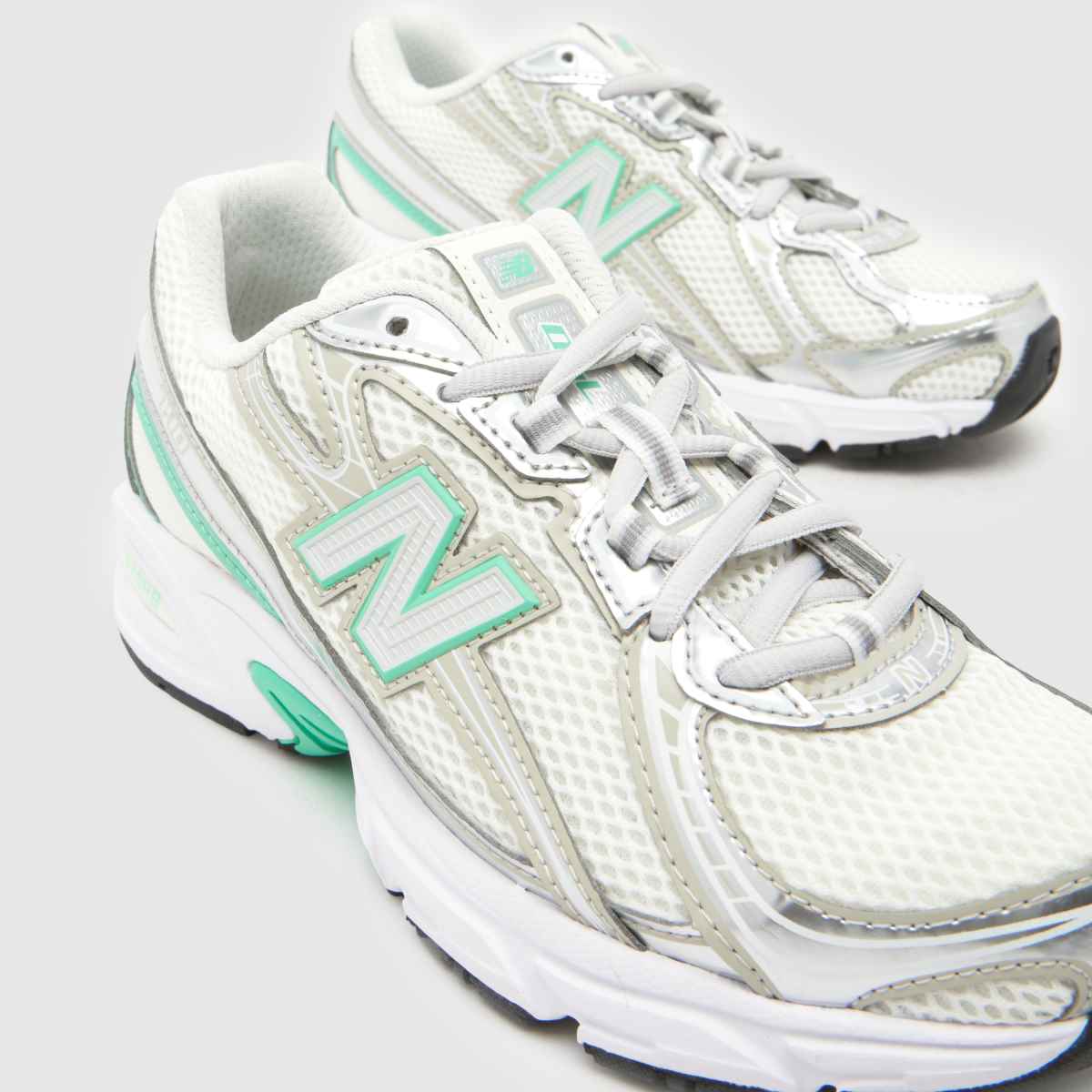 New Balance 740 Youth in Multi New Balance 740 4