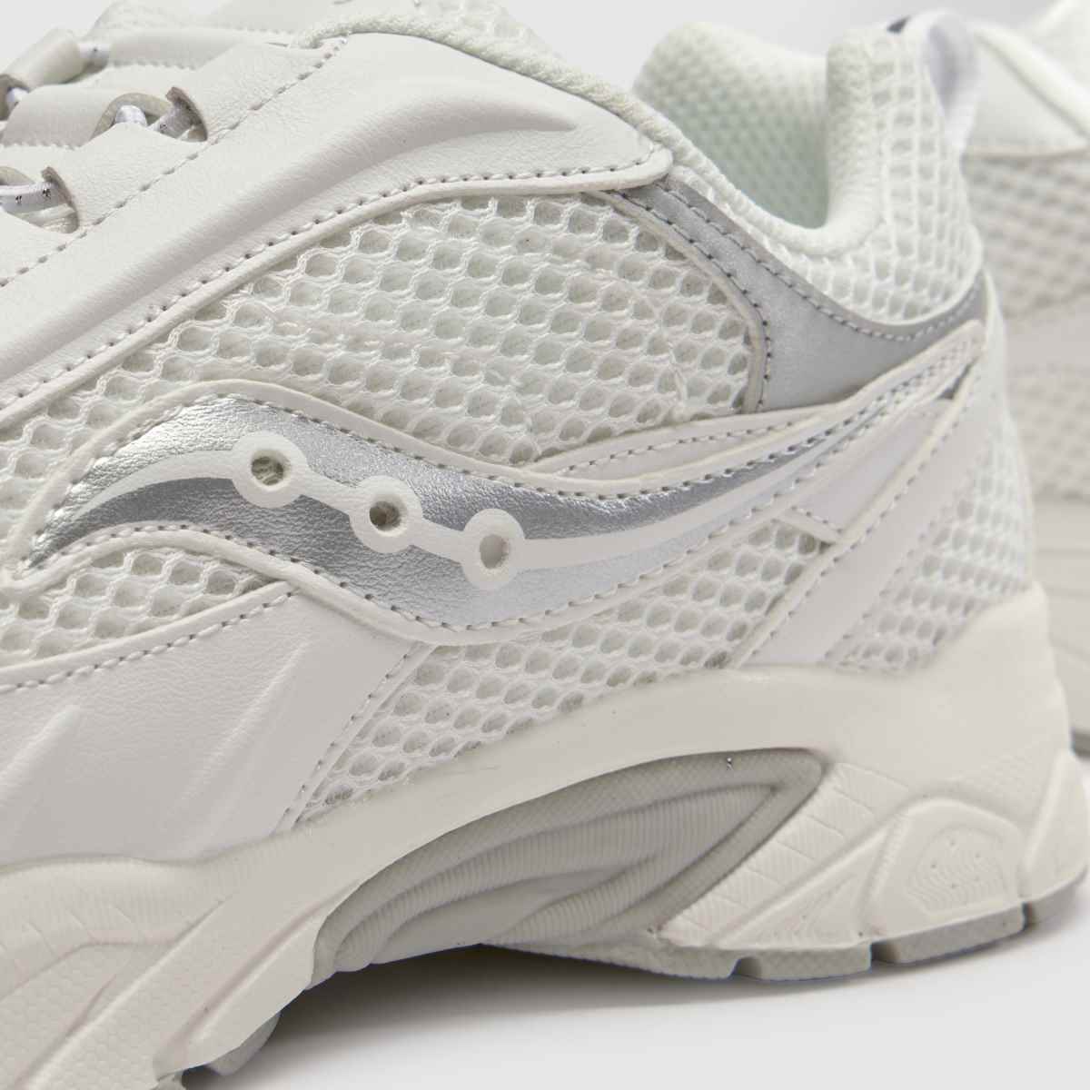 Saucony Volt SE Youth in White & Silver Saucony Volt SE 7