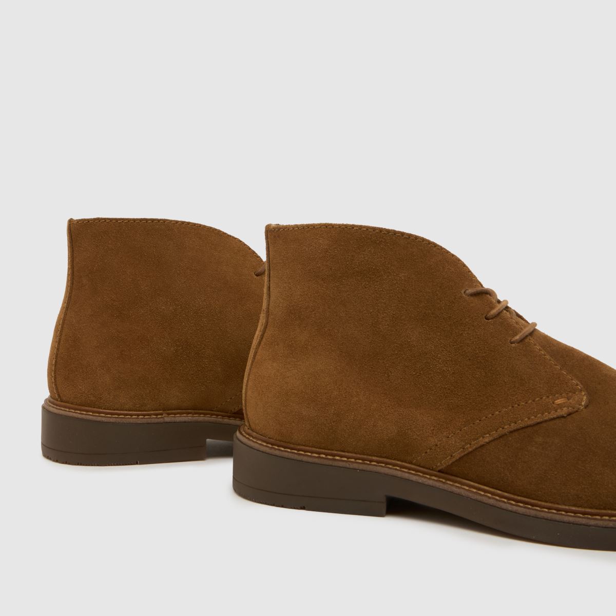 schuh Galvin Suede Chukka in Tan schuh Galvin Suede Chukka 7