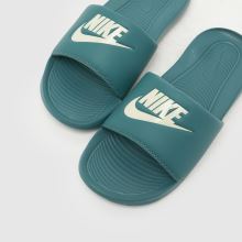 Nike Victori One in Turquoise Nike Victori One,3 of 4
