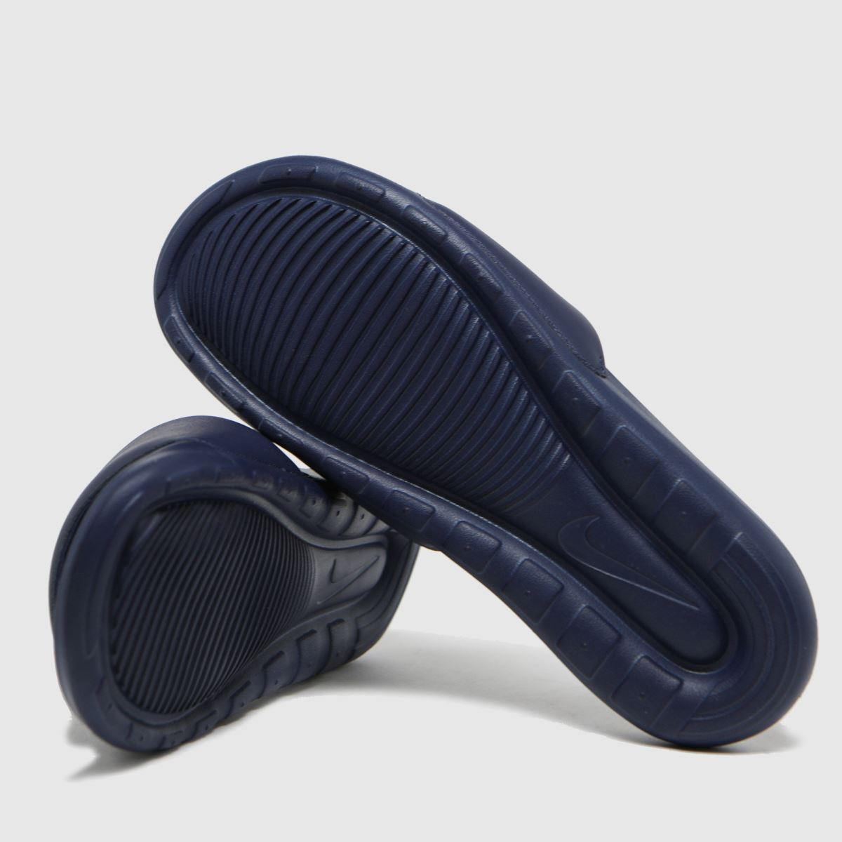 Nike Victori One in Navy Nike Victori One 7