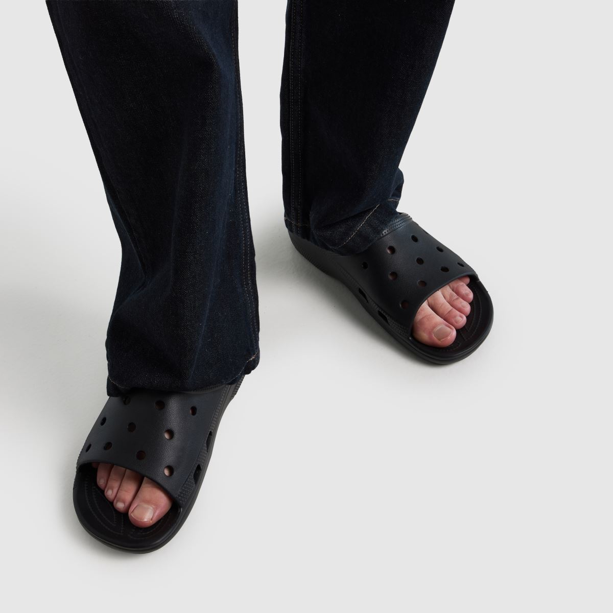Crocs Saturday Slide in Black Crocs Saturday Slide 8
