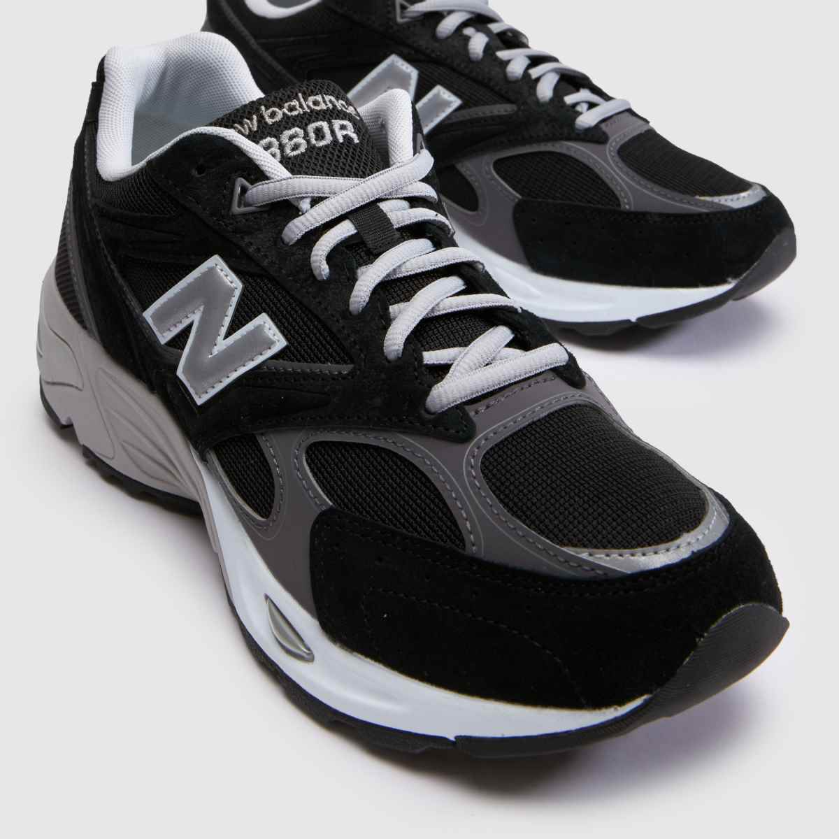 New Balance 880 in Black & Grey New Balance 880 4