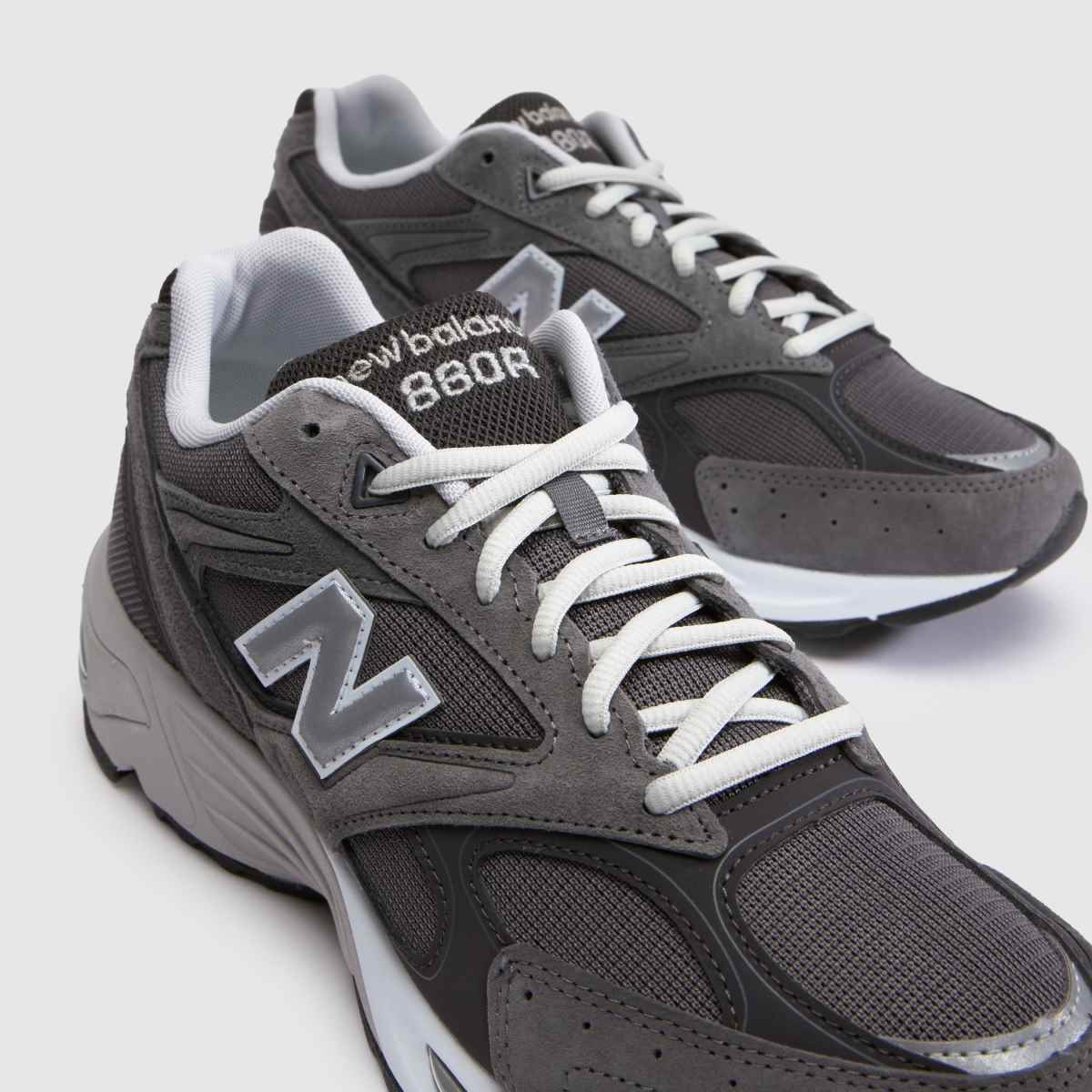 New Balance 880 in Dark Grey New Balance 880 4