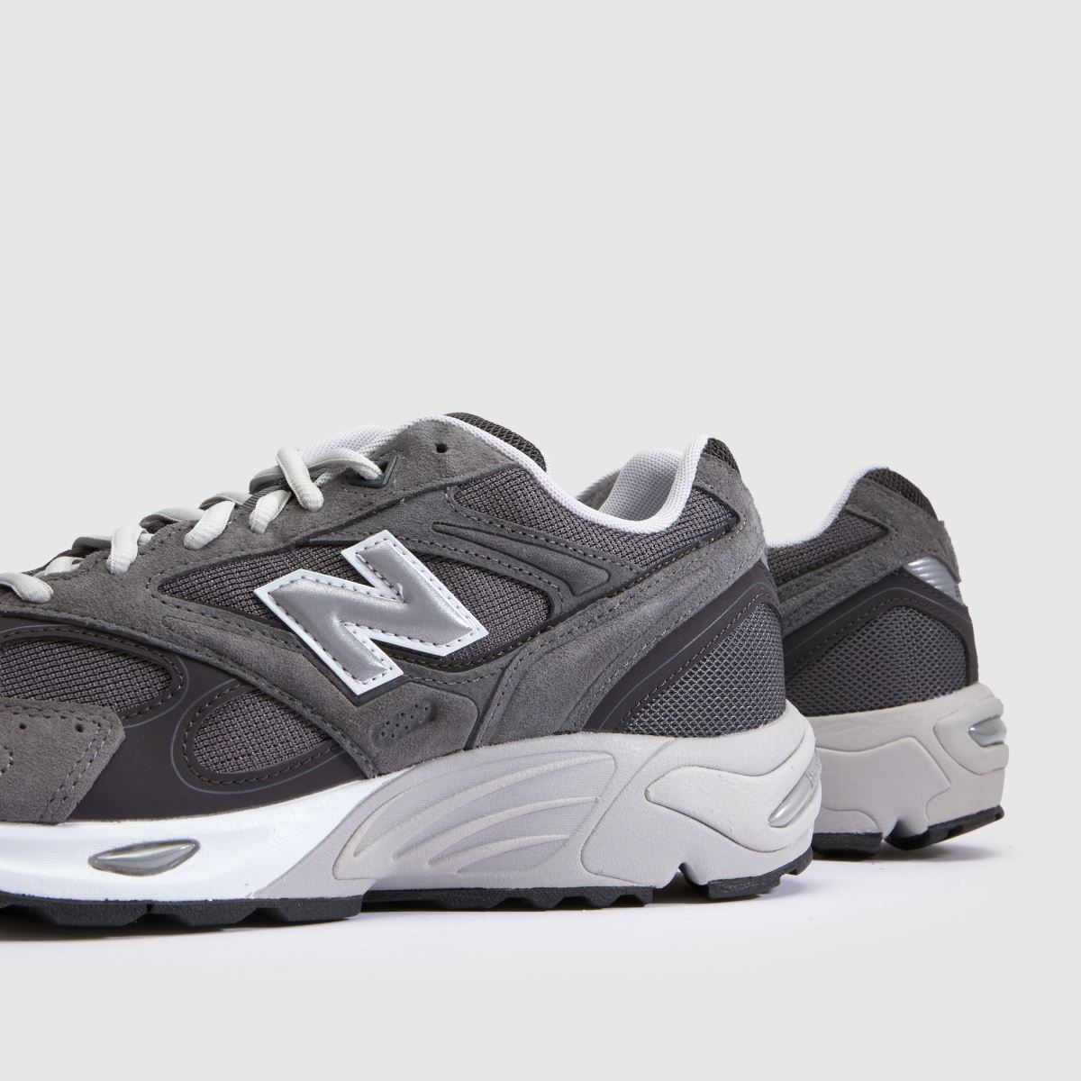 New Balance 880 in Dark Grey New Balance 880 7