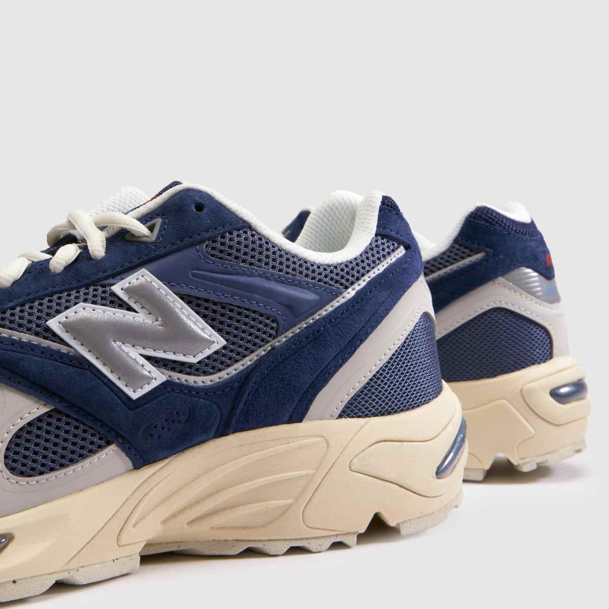 New Balance 880 in Navy & Grey New Balance 880 7