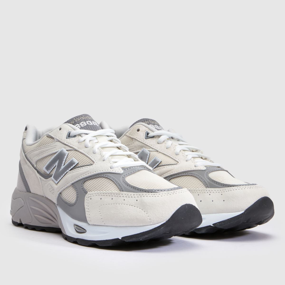 New Balance 880 in Off-White Multi New Balance 880 1