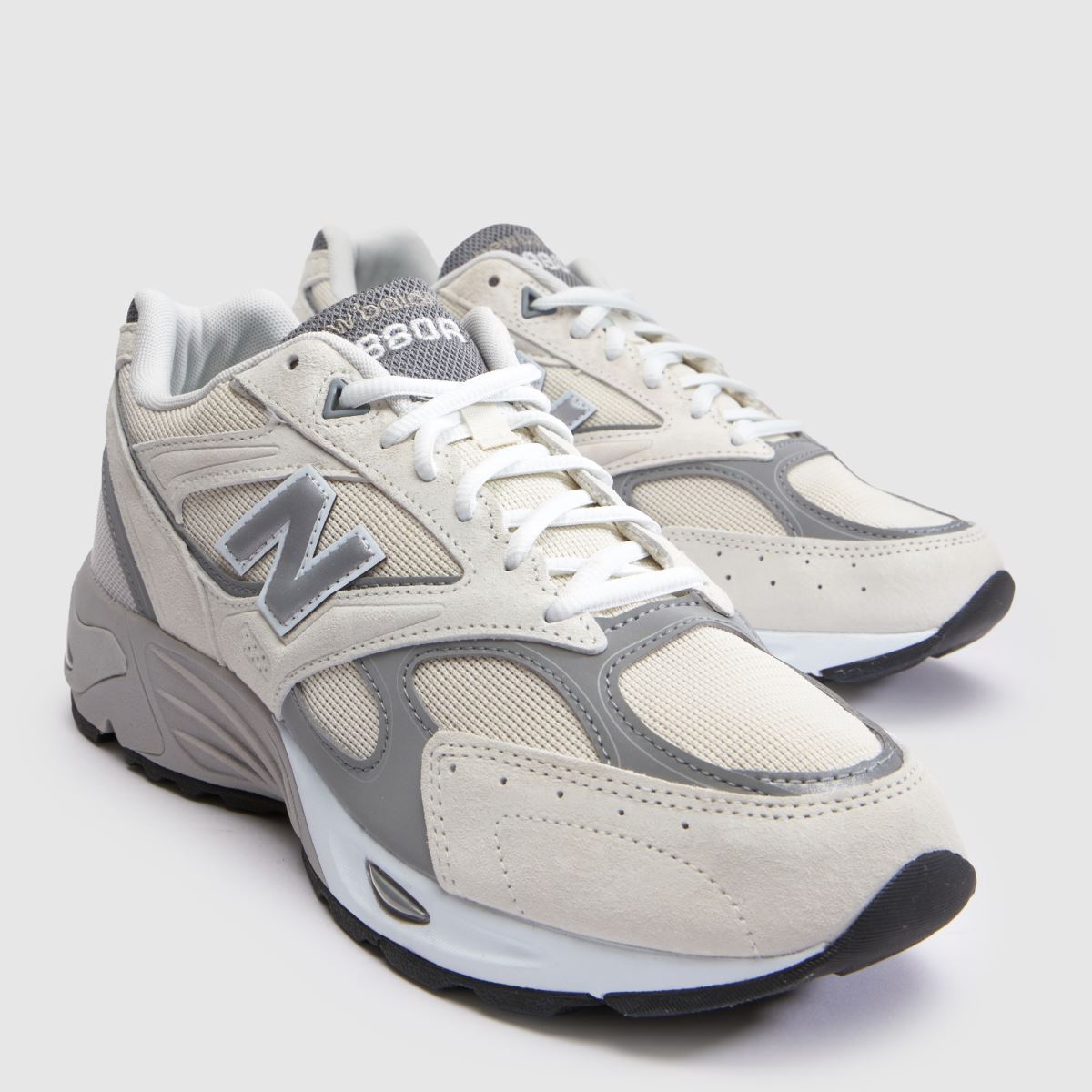 New Balance 880 in Off-White Multi New Balance 880 4