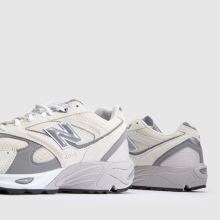 New Balance 880 in Off-White Multi New Balance 880,4 of 4