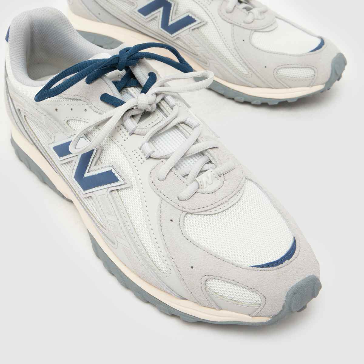 New Balance 204L in Grey & Navy New Balance 204L 4