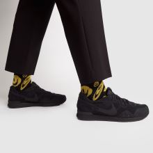 nike black venture runner