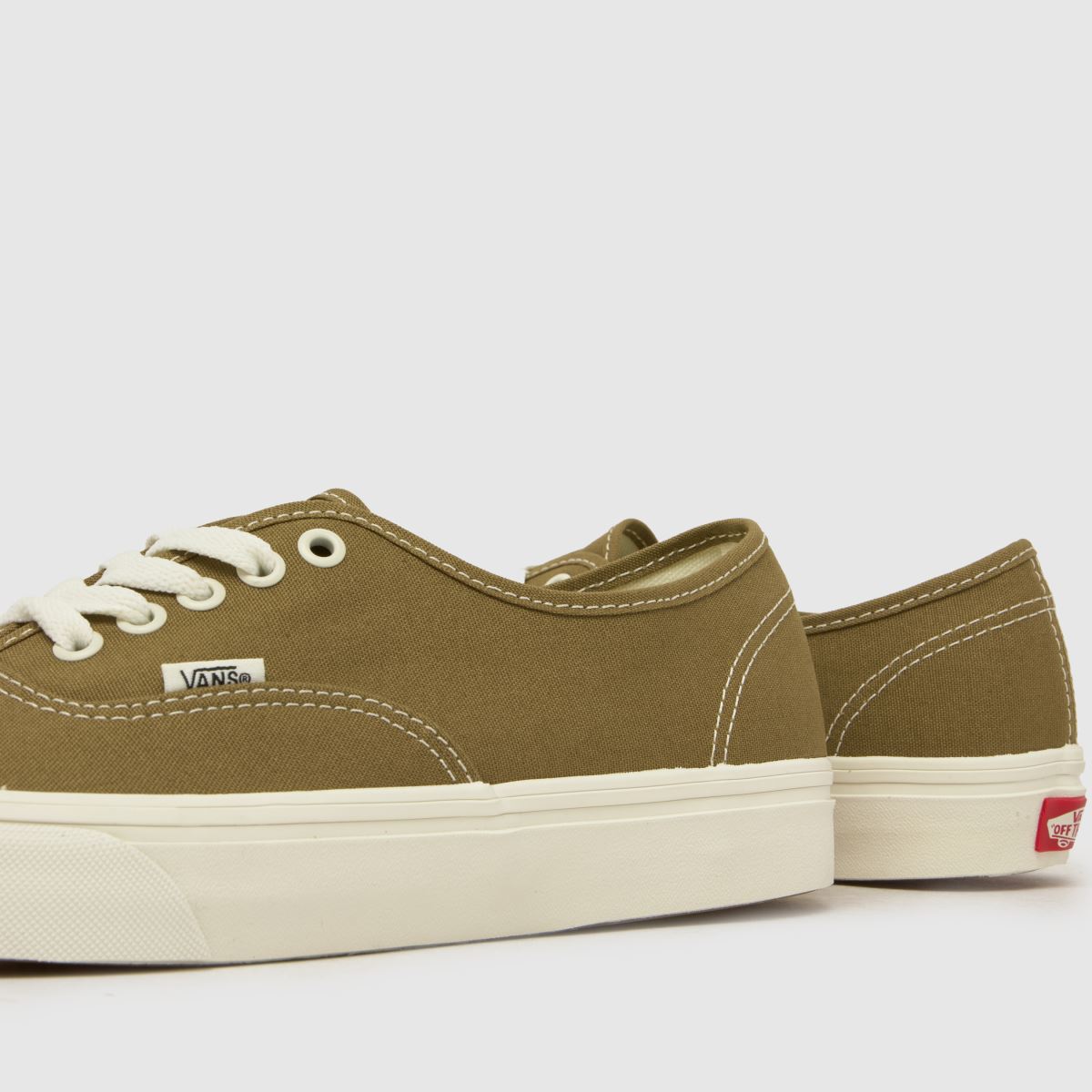 Vans Authentic in White & Green Vans Authentic 7