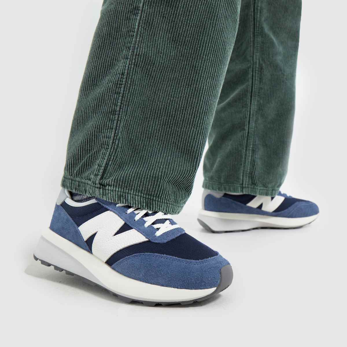 New Balance 370 in Navy New Balance 370 8