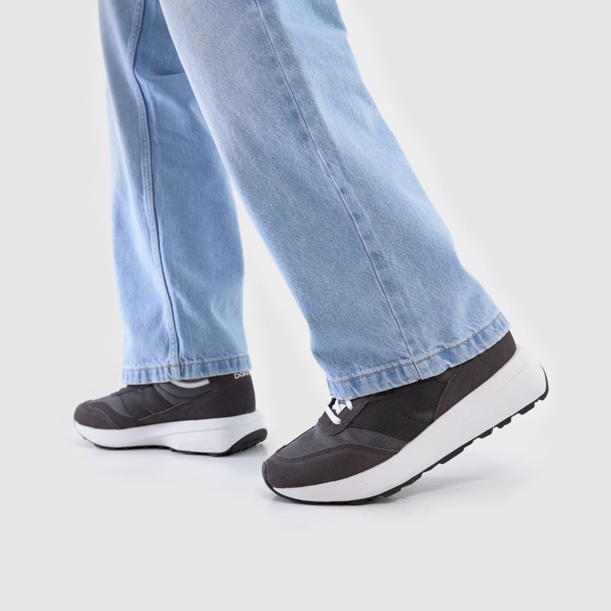 New Balance 370 in Black & White New Balance 370 8