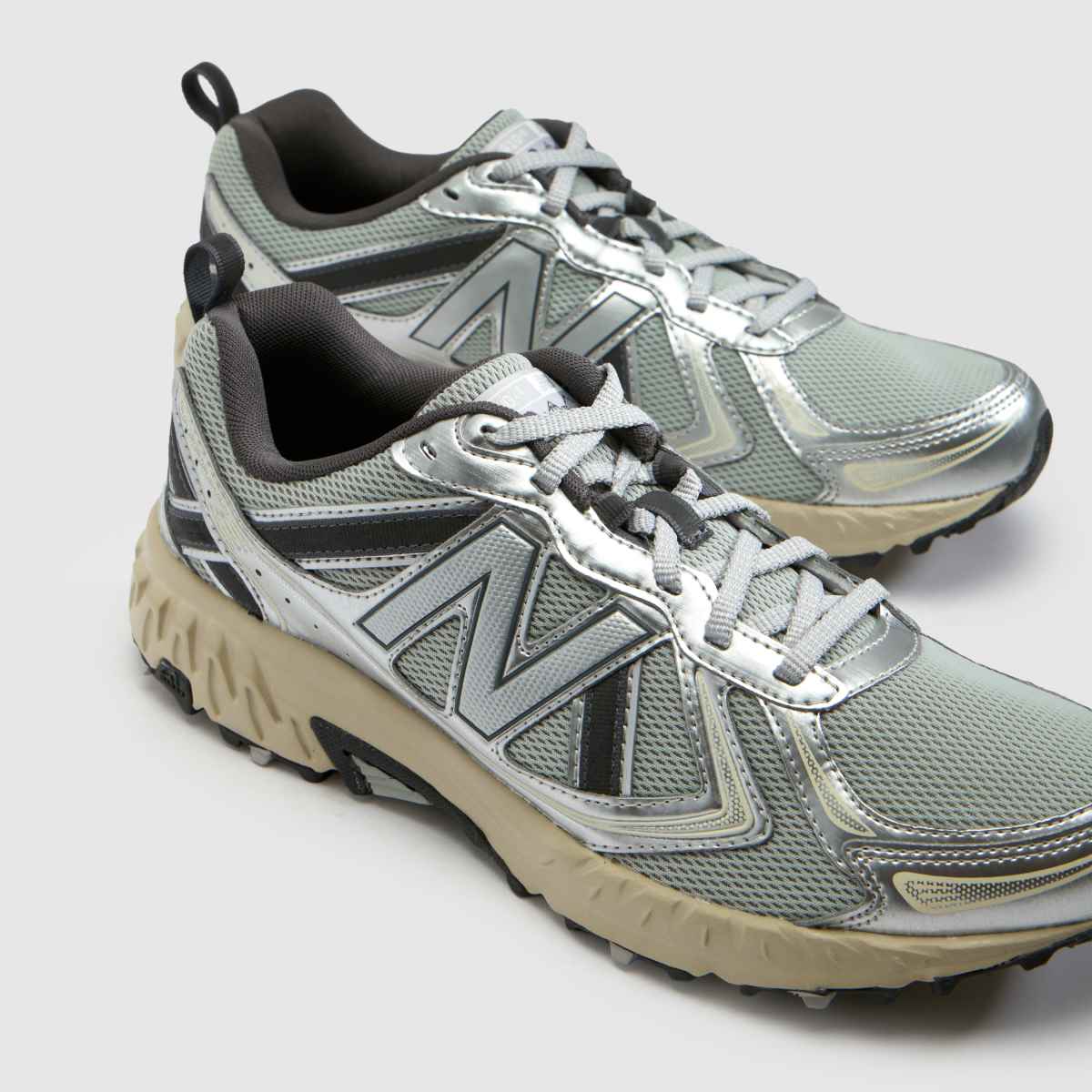 New Balance 410v5 in Silver New Balance 410v5 4
