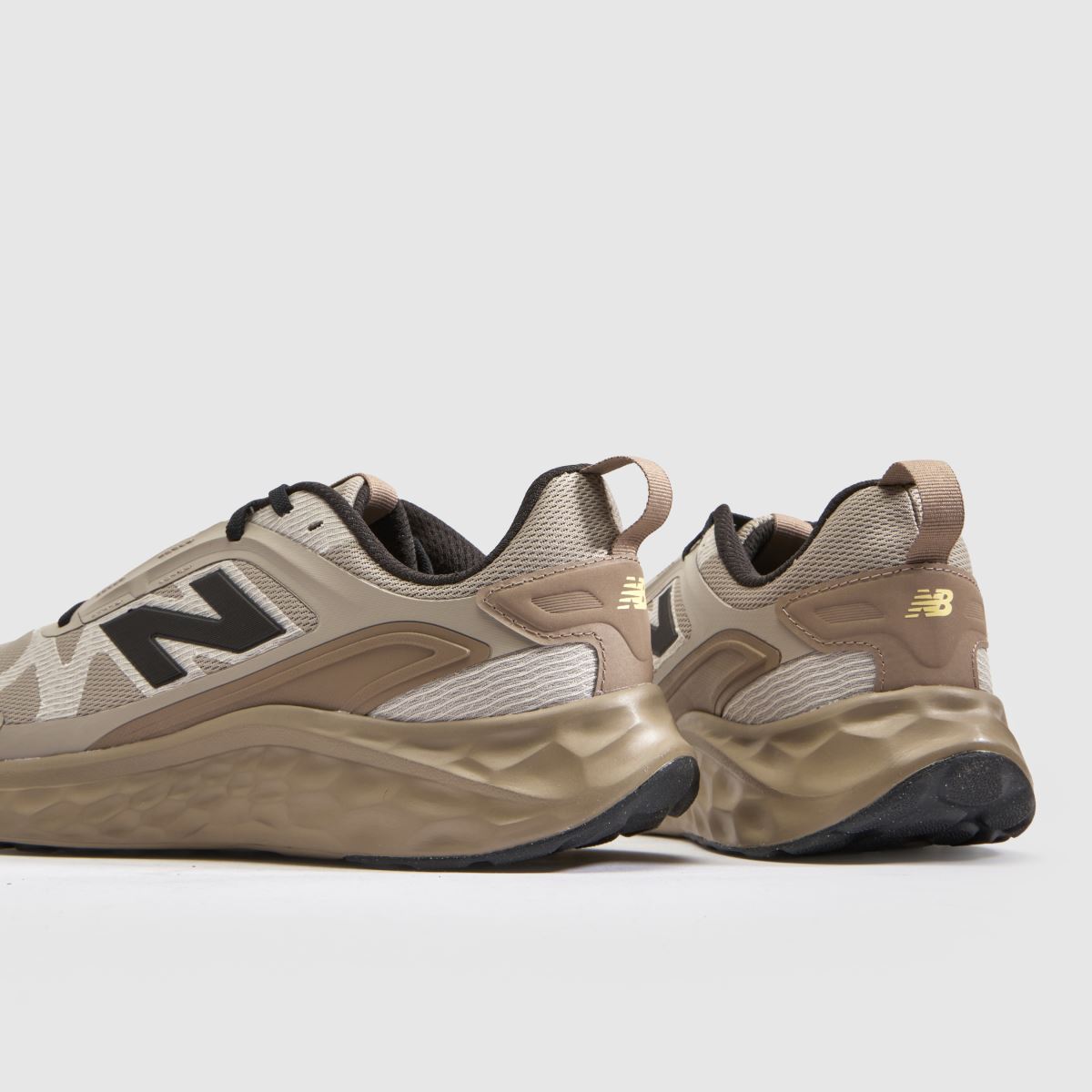 New Balance Fresh Foam Arishi V4 in Beige New Balance Fresh Foam Arishi V4 7