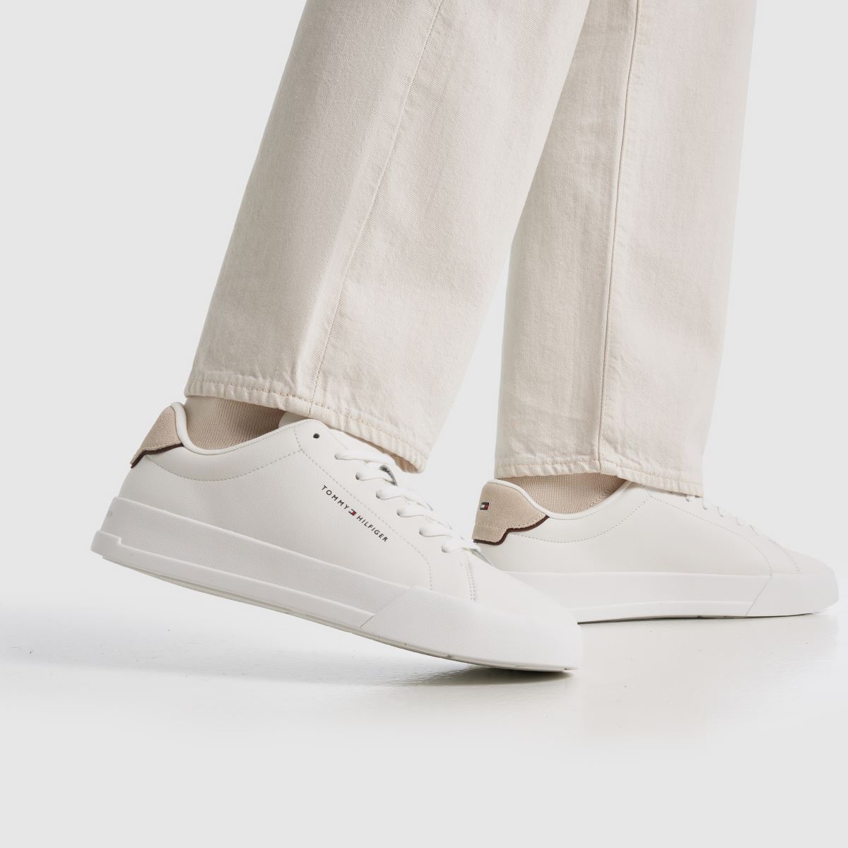 TOMMY HILFIGER Court in White TOMMY HILFIGER Court 8