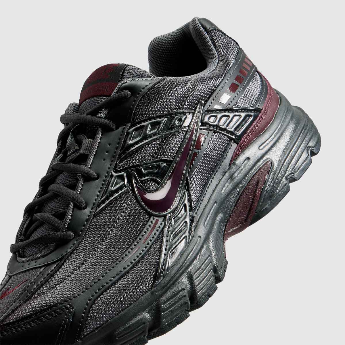 Nike Initiator in Grey Multi Nike Initiator 4