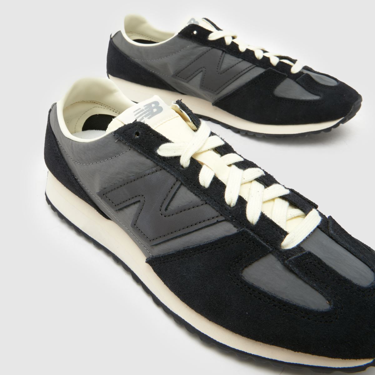 New Balance 471 in Stone & Black New Balance 471 4
