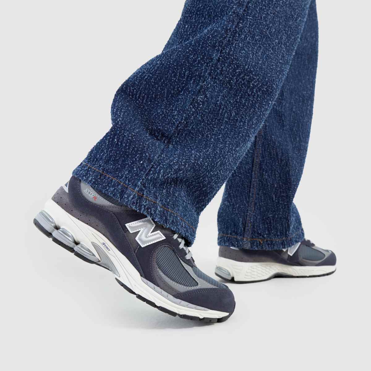 New Balance 2002 Trainers in Grey Multi