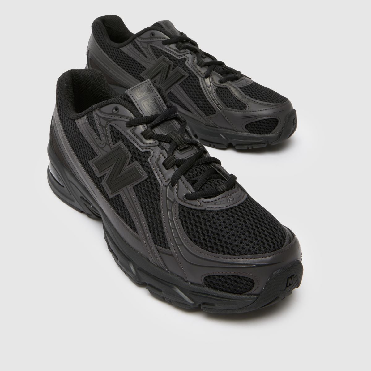 New Balance 740 in Black