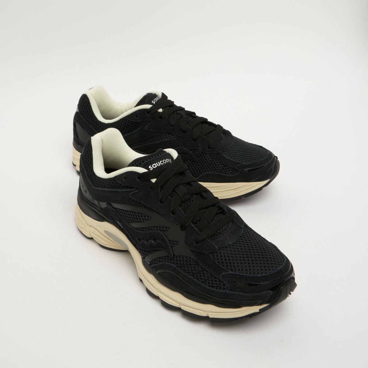 Saucony Progrid Omni 9 in Black & White Saucony Progrid Omni 9 4