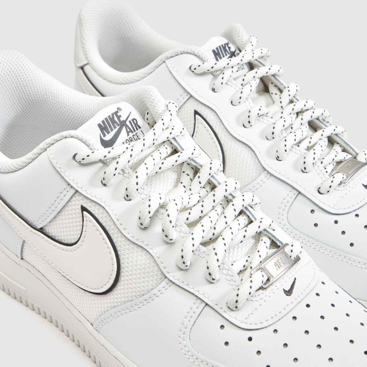 Nike Air Force 1 in White Nike Air Force 1 4